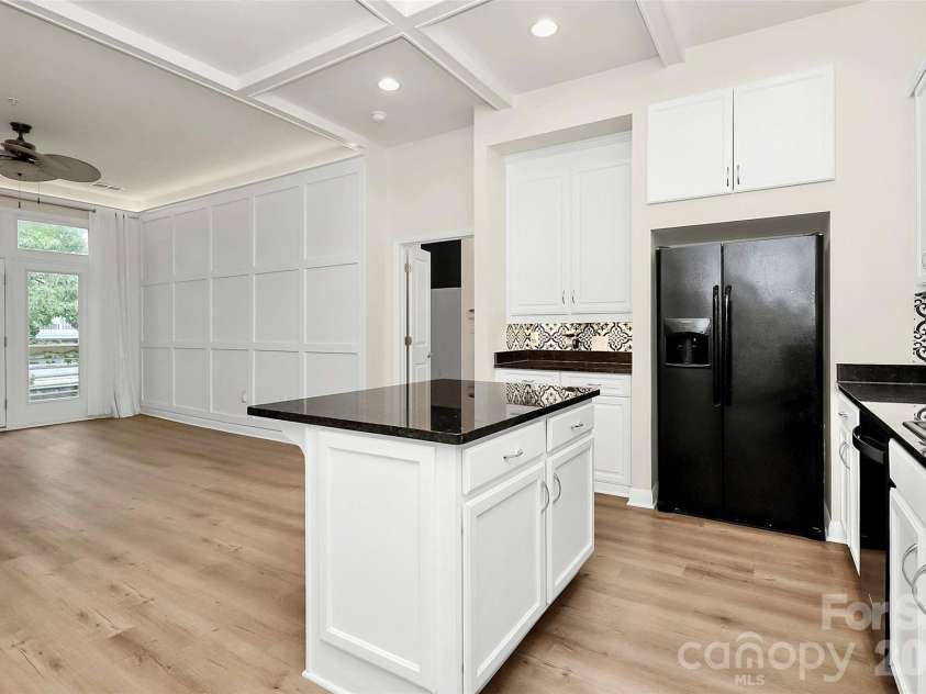 450 New Bern Station Court, Charlotte, NC 28209.  MLS# CAR4290978, YatesRealty ID 32712. 