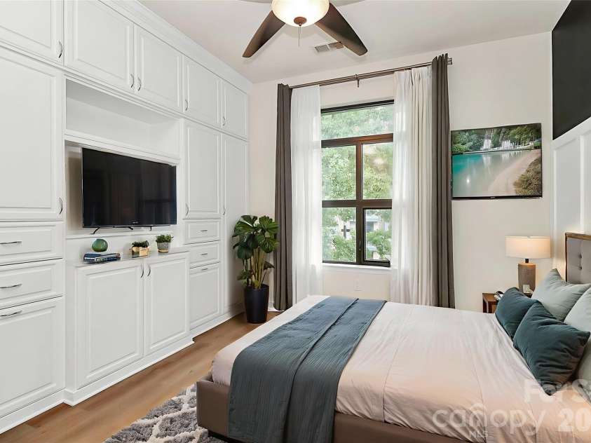 450 New Bern Station Court, Charlotte, NC 28209.  MLS# CAR4290978, YatesRealty ID 32712. 