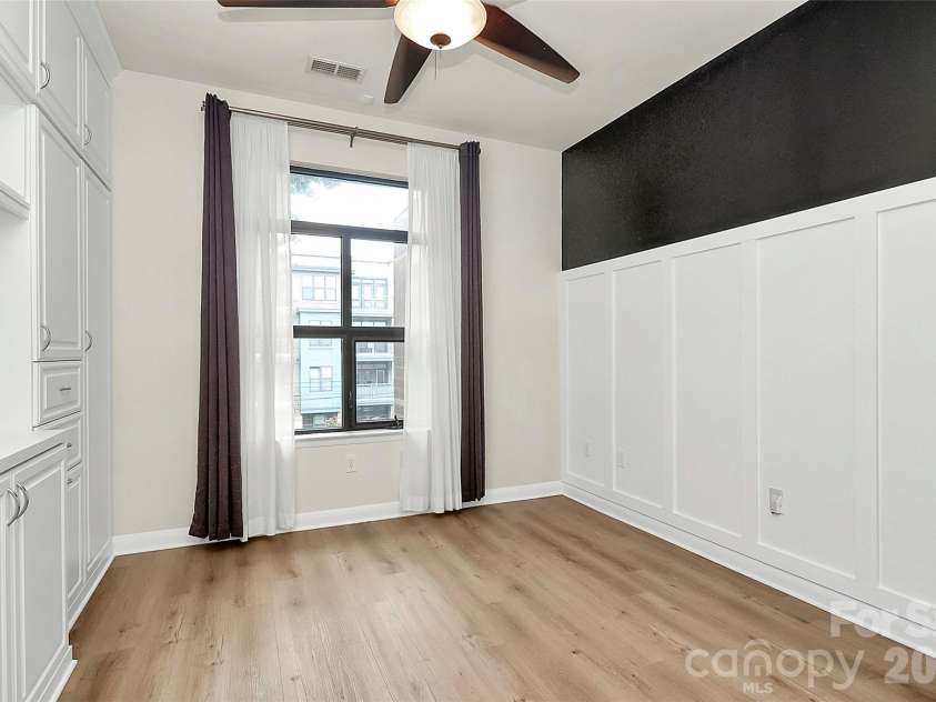 450 New Bern Station Court, Charlotte, NC 28209.  MLS# CAR4290978, YatesRealty ID 32712. 