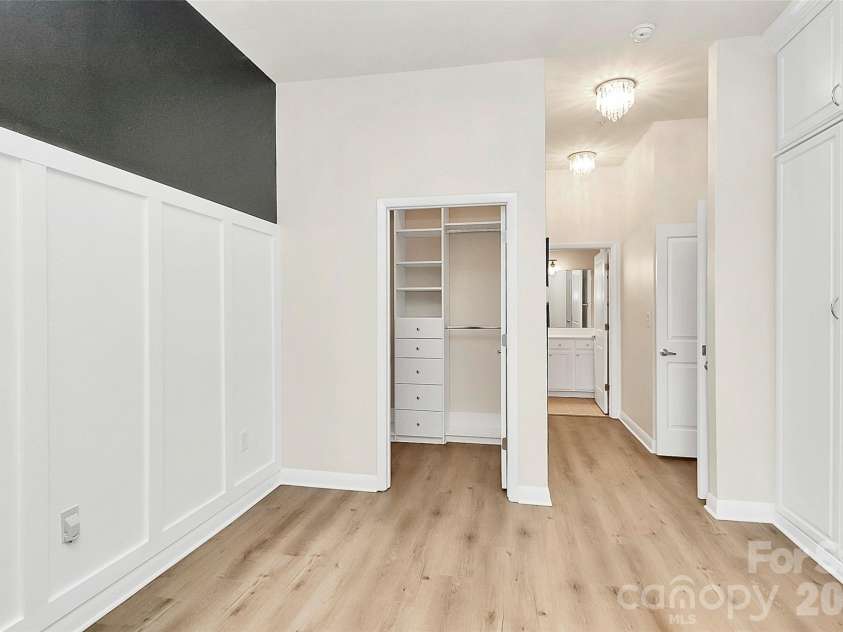 450 New Bern Station Court, Charlotte, NC 28209.  MLS# CAR4290978, YatesRealty ID 32712. 