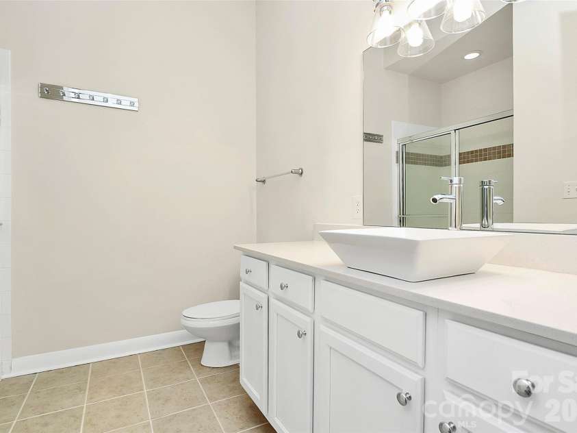 450 New Bern Station Court, Charlotte, NC 28209.  MLS# CAR4290978, YatesRealty ID 32712. 