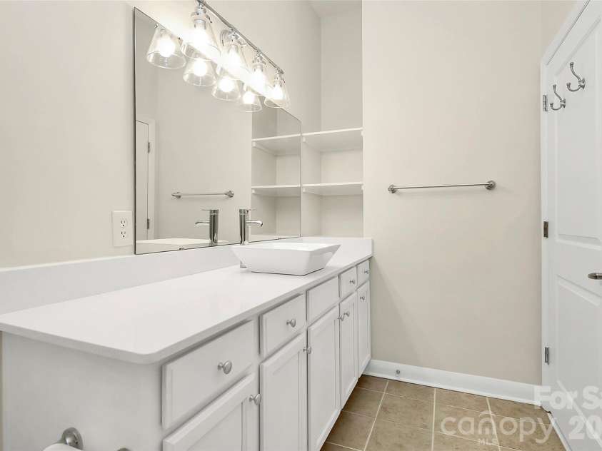 450 New Bern Station Court, Charlotte, NC 28209.  MLS# CAR4290978, YatesRealty ID 32712. 