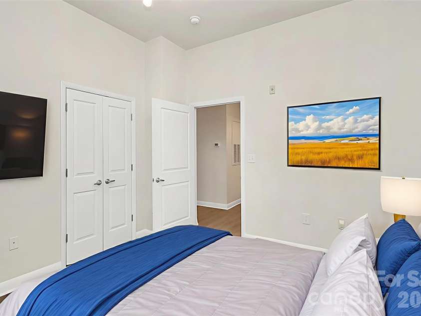 450 New Bern Station Court, Charlotte, NC 28209.  MLS# CAR4290978, YatesRealty ID 32712. 