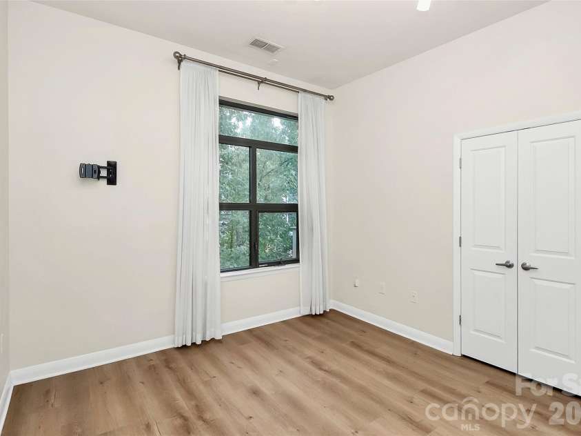 450 New Bern Station Court, Charlotte, NC 28209.  MLS# CAR4290978, YatesRealty ID 32712. 