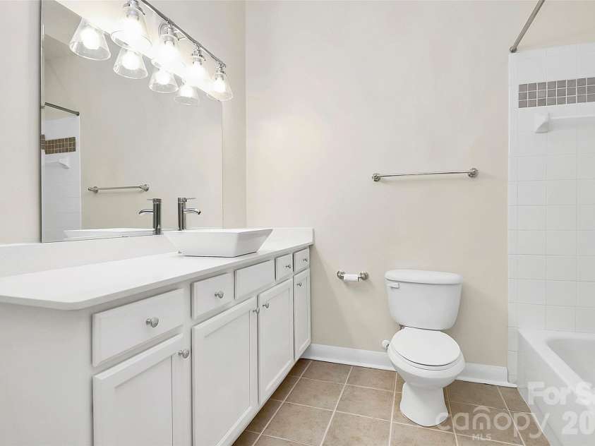 450 New Bern Station Court, Charlotte, NC 28209.  MLS# CAR4290978, YatesRealty ID 32712. 