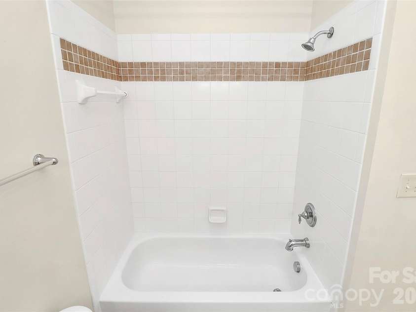 450 New Bern Station Court, Charlotte, NC 28209.  MLS# CAR4290978, YatesRealty ID 32712. 