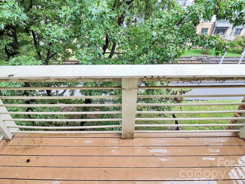 450 New Bern Station Court, Charlotte, NC 28209.  MLS# CAR4290978, YatesRealty ID 32712. 