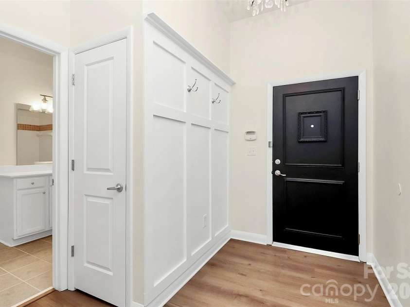 450 New Bern Station Court, Charlotte, NC 28209.  MLS# CAR4290978, YatesRealty ID 32712. 