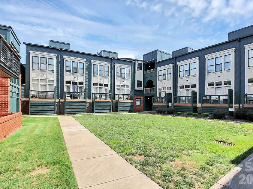 450 New Bern Station Court, Charlotte, NC 28209.  MLS# CAR4290978, YatesRealty ID 32712. 