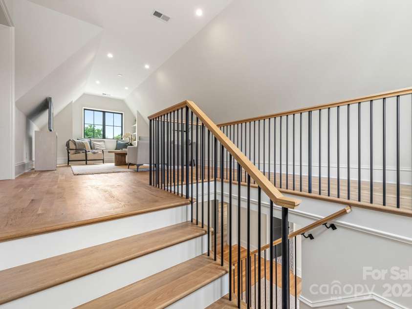 4021 Ridgecrest Avenue, Charlotte, NC 28211.  MLS# CAR4276483, YatesRealty ID 32713. 3rd Level