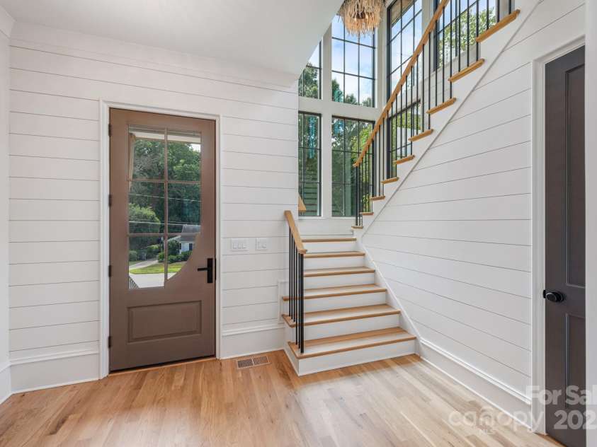 4021 Ridgecrest Avenue, Charlotte, NC 28211.  MLS# CAR4276483, YatesRealty ID 32713. 