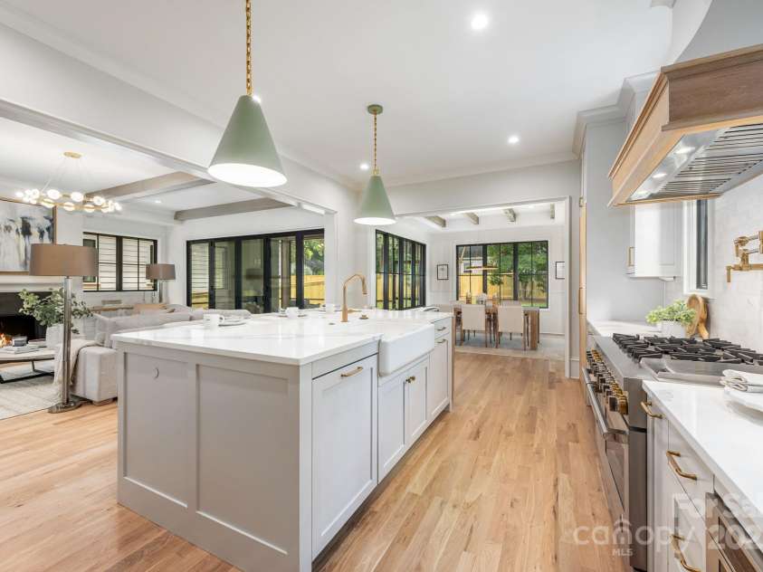 4021 Ridgecrest Avenue, Charlotte, NC 28211.  MLS# CAR4276483, YatesRealty ID 32713. 