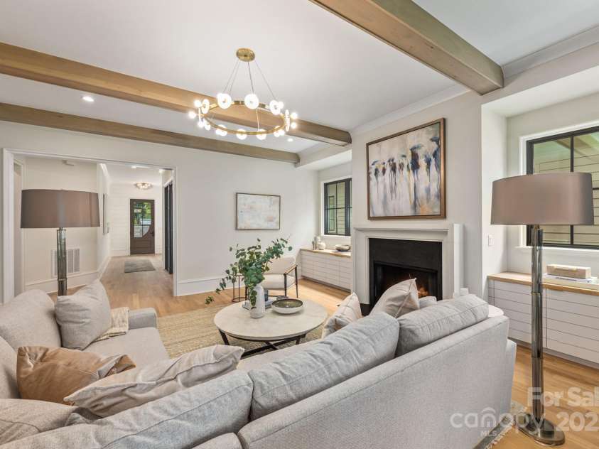 4021 Ridgecrest Avenue, Charlotte, NC 28211.  MLS# CAR4276483, YatesRealty ID 32713. 