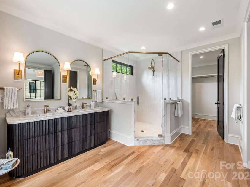 4021 Ridgecrest Avenue, Charlotte, NC 28211.  MLS# CAR4276483, YatesRealty ID 32713. 