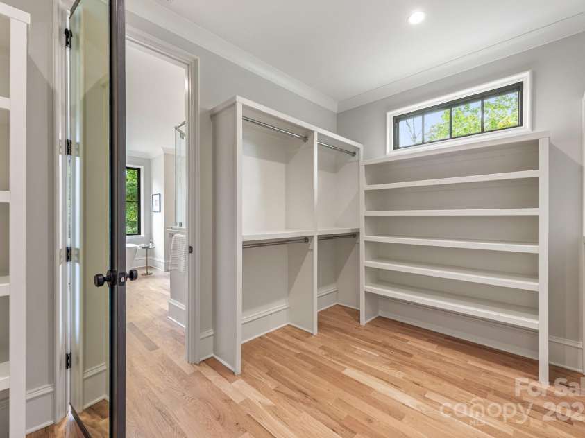 4021 Ridgecrest Avenue, Charlotte, NC 28211.  MLS# CAR4276483, YatesRealty ID 32713. 
