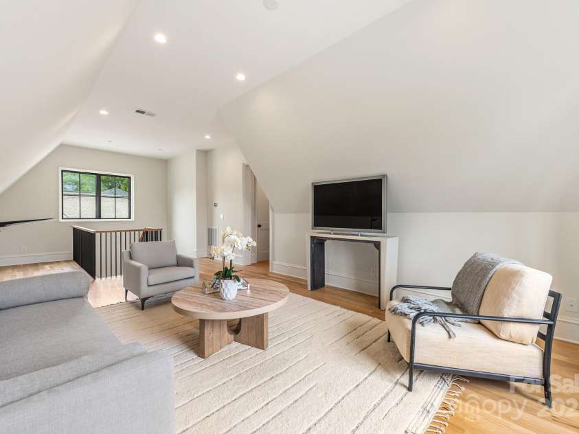 4021 Ridgecrest Avenue, Charlotte, NC 28211.  MLS# CAR4276483, YatesRealty ID 32713. 