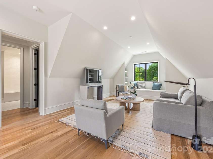 4021 Ridgecrest Avenue, Charlotte, NC 28211.  MLS# CAR4276483, YatesRealty ID 32713. Bonus/Flex Room
