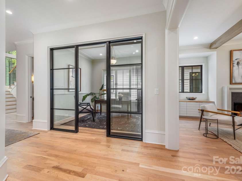 4021 Ridgecrest Avenue, Charlotte, NC 28211.  MLS# CAR4276483, YatesRealty ID 32713. Dedicated Office