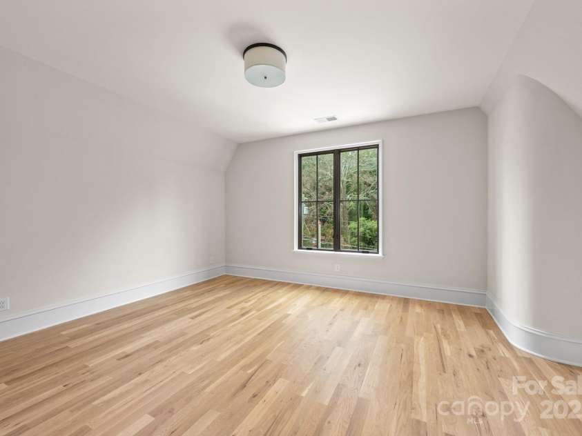 4021 Ridgecrest Avenue, Charlotte, NC 28211.  MLS# CAR4276483, YatesRealty ID 32713. Guest Room