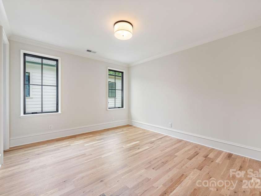 4021 Ridgecrest Avenue, Charlotte, NC 28211.  MLS# CAR4276483, YatesRealty ID 32713. Guest Room