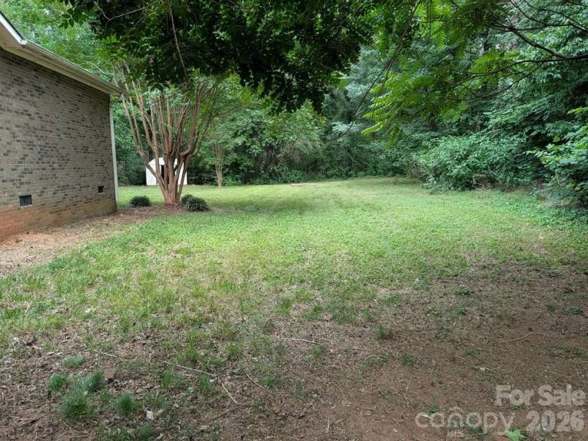 111 Midway Lake Road, Mooresville, NC 28115.  MLS# CAR4393364, YatesRealty ID 32714. 