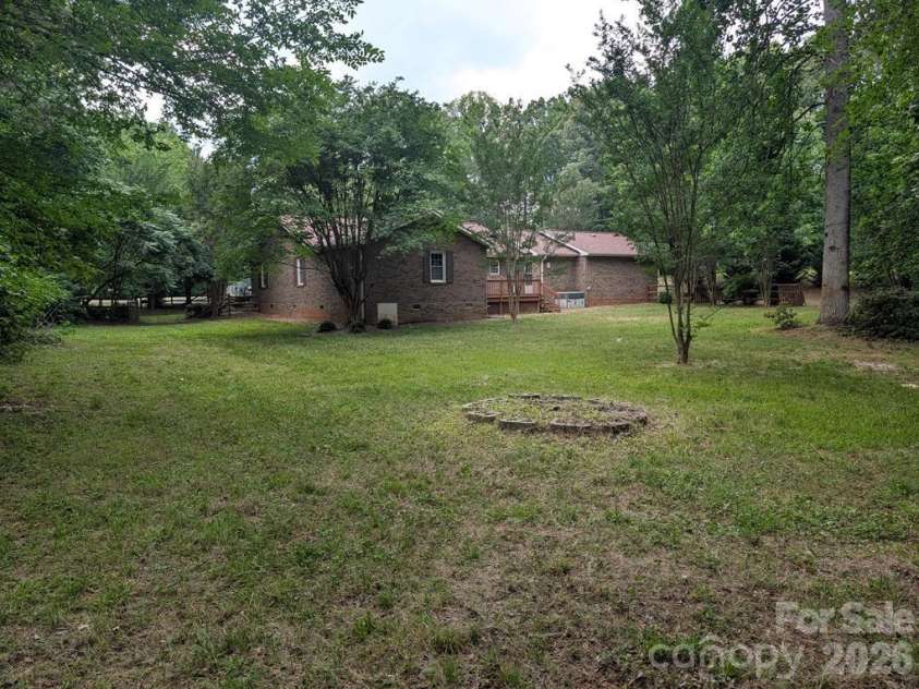 111 Midway Lake Road, Mooresville, NC 28115.  MLS# CAR4393364, YatesRealty ID 32714. 