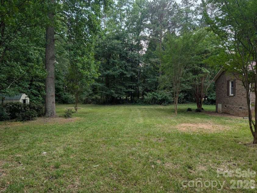111 Midway Lake Road, Mooresville, NC 28115.  MLS# CAR4393364, YatesRealty ID 32714. 