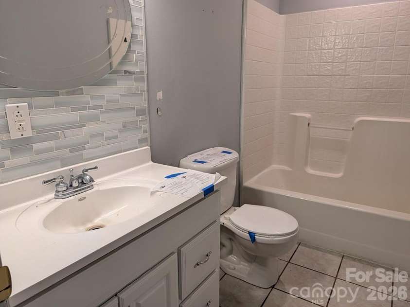 111 Midway Lake Road, Mooresville, NC 28115.  MLS# CAR4393364, YatesRealty ID 32714. 