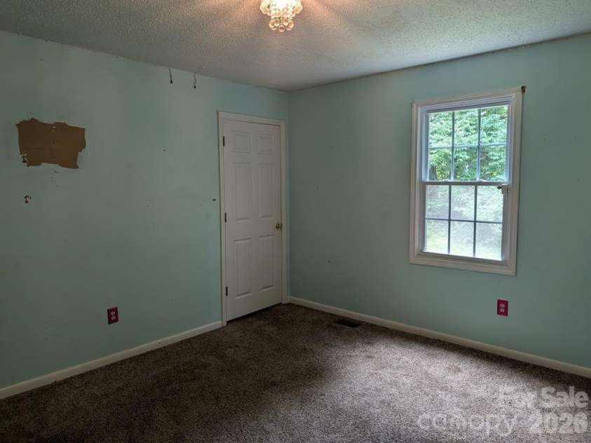 111 Midway Lake Road, Mooresville, NC 28115.  MLS# CAR4393364, YatesRealty ID 32714. 