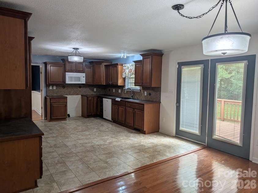 111 Midway Lake Road, Mooresville, NC 28115.  MLS# CAR4393364, YatesRealty ID 32714. 