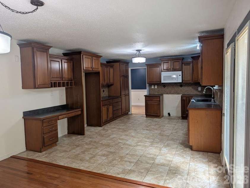 111 Midway Lake Road, Mooresville, NC 28115.  MLS# CAR4393364, YatesRealty ID 32714. 