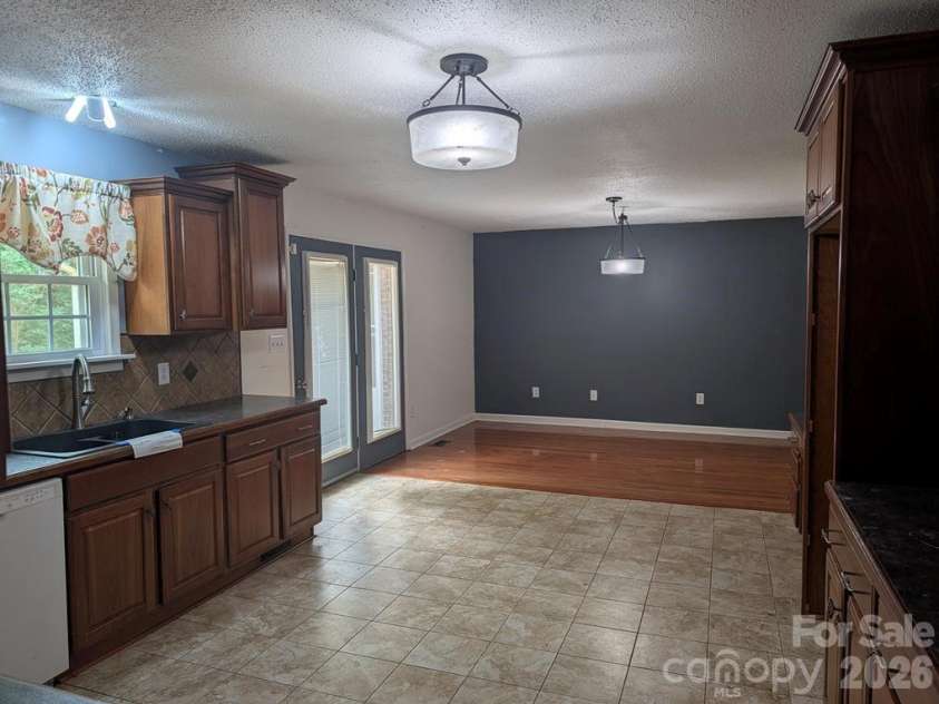 111 Midway Lake Road, Mooresville, NC 28115.  MLS# CAR4393364, YatesRealty ID 32714. 