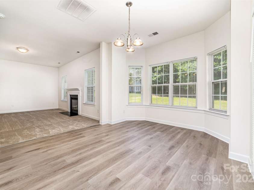 5233 Halverson Court, Kannapolis, NC 28083.  MLS# CAR4273326, YatesRealty ID 32714. Breakfast nook with plenty of natural light