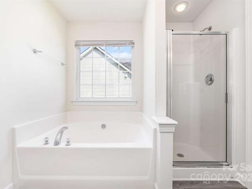 5233 Halverson Court, Kannapolis, NC 28083.  MLS# CAR4273326, YatesRealty ID 32714. Garden tub and separate shower