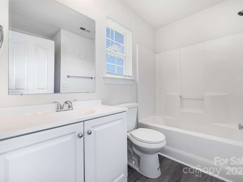 5233 Halverson Court, Kannapolis, NC 28083.  MLS# CAR4273326, YatesRealty ID 32714. Jack & Jill Bath