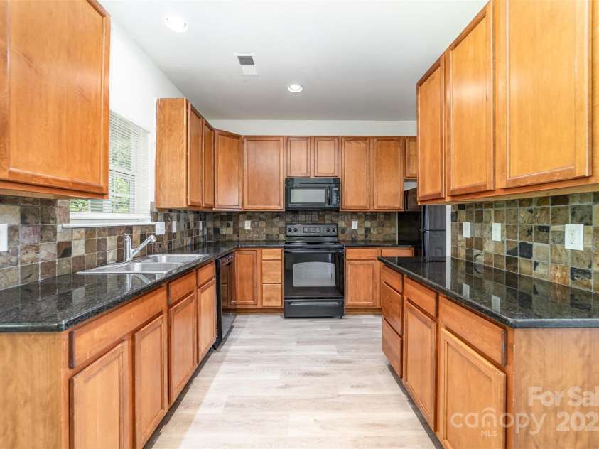 5233 Halverson Court, Kannapolis, NC 28083.  MLS# CAR4273326, YatesRealty ID 32714. Tile backsplash completes this updated kitchen