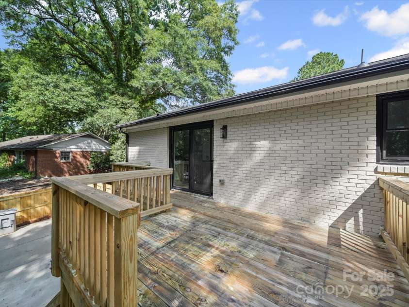 7115 Brynhurst Drive, Charlotte, NC 28210.  MLS# CAR4287796, YatesRealty ID 32715. 