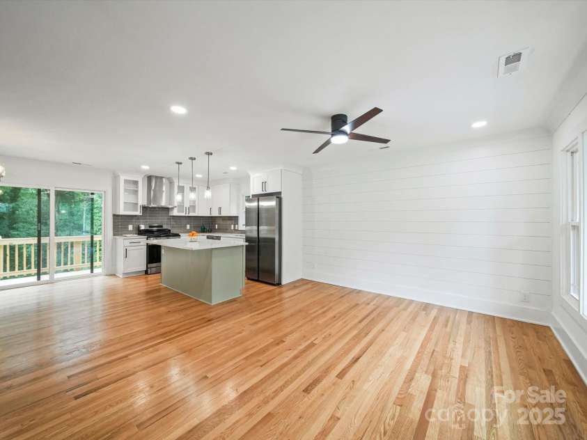 7115 Brynhurst Drive, Charlotte, NC 28210.  MLS# CAR4287796, YatesRealty ID 32715. 