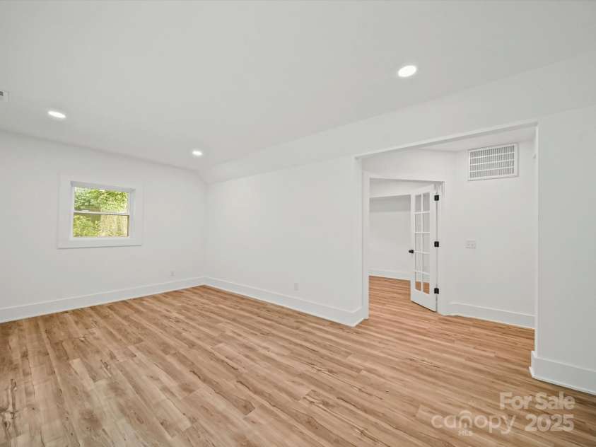 7115 Brynhurst Drive, Charlotte, NC 28210.  MLS# CAR4287796, YatesRealty ID 32715. Family room