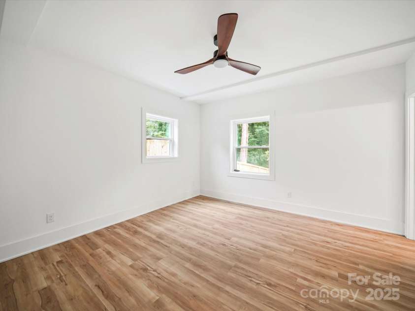 7115 Brynhurst Drive, Charlotte, NC 28210.  MLS# CAR4287796, YatesRealty ID 32715. Lower level primary