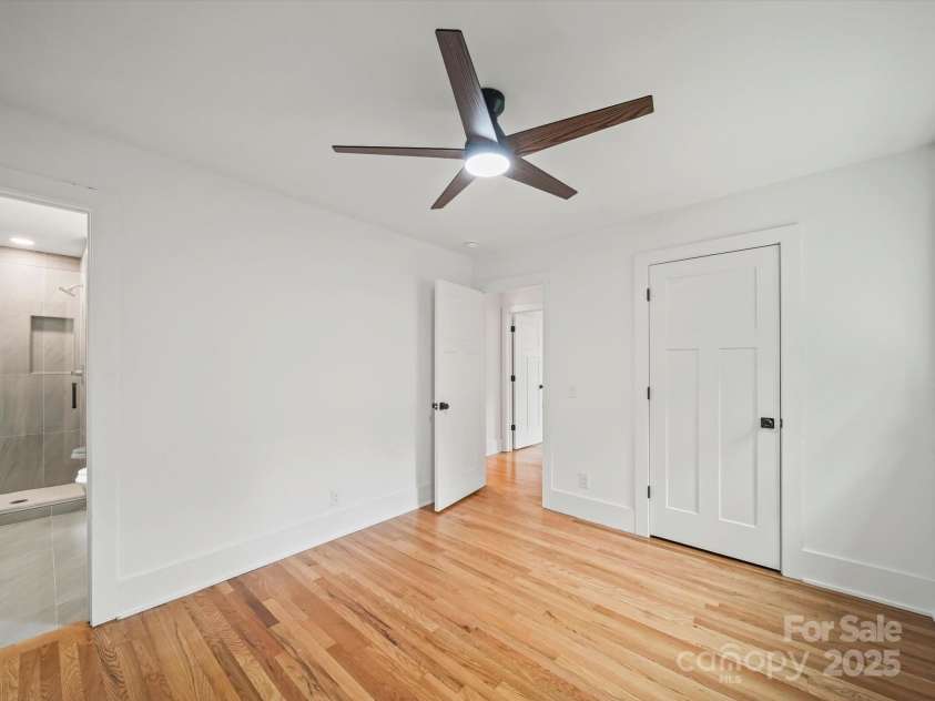 7115 Brynhurst Drive, Charlotte, NC 28210.  MLS# CAR4287796, YatesRealty ID 32715. Main level primary bedroom
