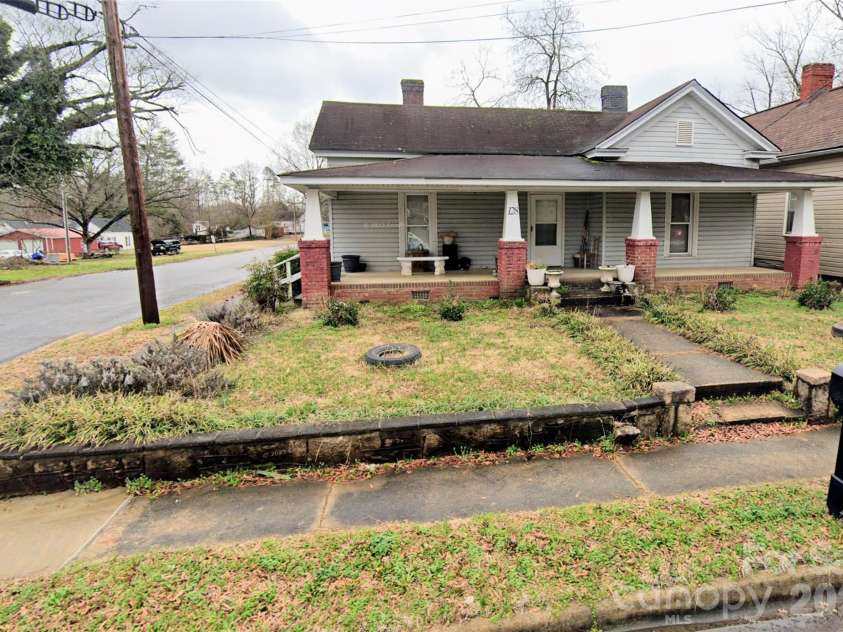 128 Long Street, Salisbury, NC 28144.  MLS# CAR4375388, YatesRealty ID 32716. 