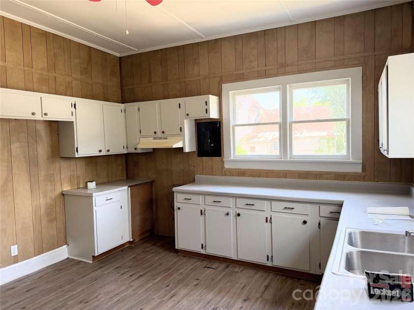 128 Long Street, Salisbury, NC 28144.  MLS# CAR4375388, YatesRealty ID 32716. 