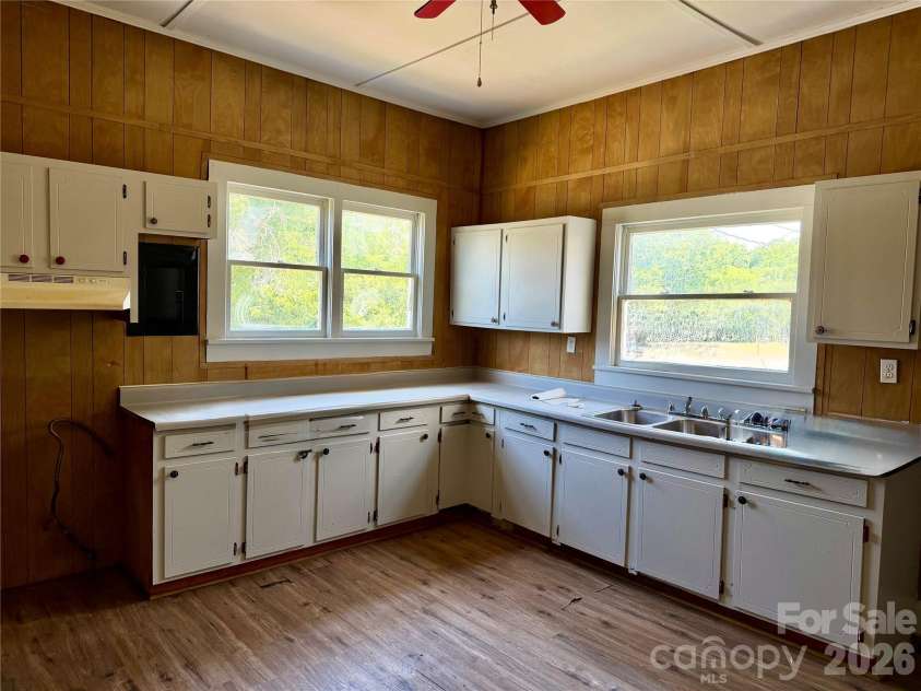 128 Long Street, Salisbury, NC 28144.  MLS# CAR4375388, YatesRealty ID 32716. 