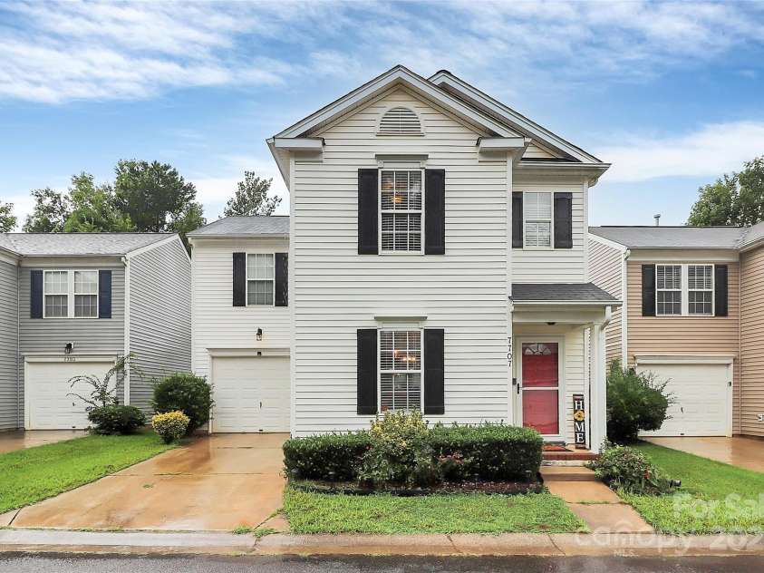 7707 Brisbane Court, Charlotte, NC 28215.  MLS# CAR4290159, YatesRealty ID 32716. 