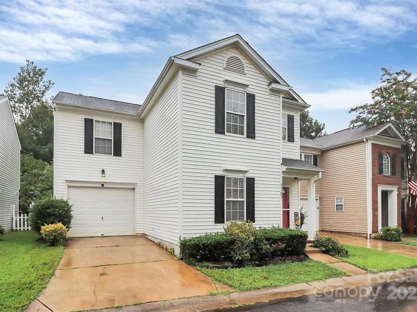 7707 Brisbane Court, Charlotte, NC 28215.  MLS# CAR4290159, YatesRealty ID 32716. 