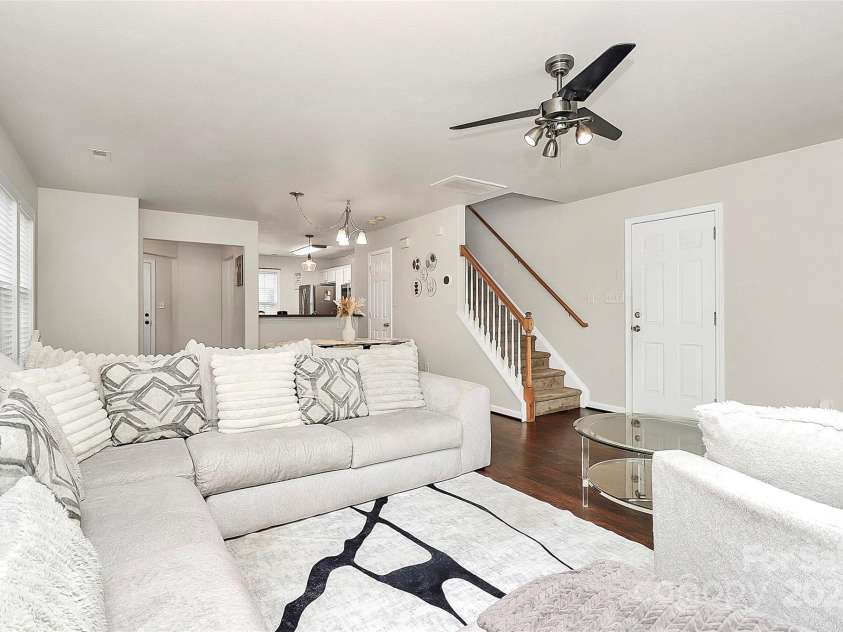 7707 Brisbane Court, Charlotte, NC 28215.  MLS# CAR4290159, YatesRealty ID 32716. 