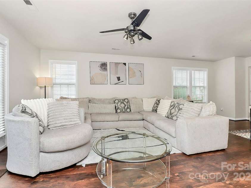 7707 Brisbane Court, Charlotte, NC 28215.  MLS# CAR4290159, YatesRealty ID 32716. 