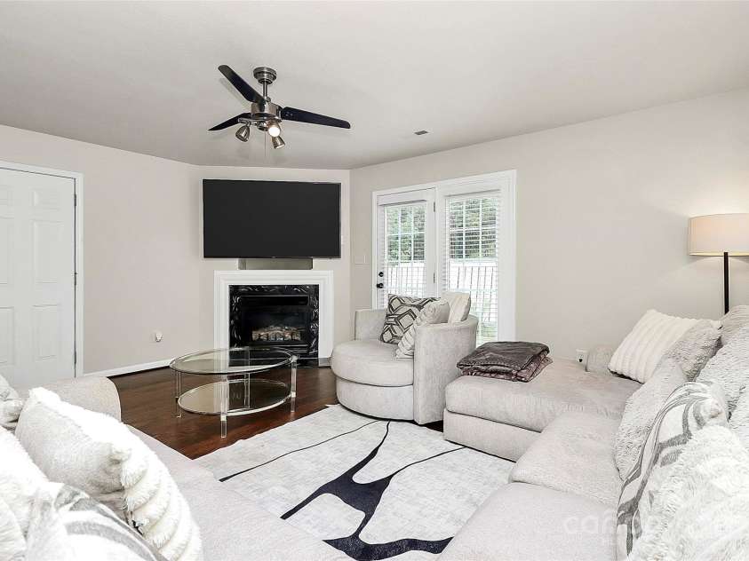 7707 Brisbane Court, Charlotte, NC 28215.  MLS# CAR4290159, YatesRealty ID 32716. 