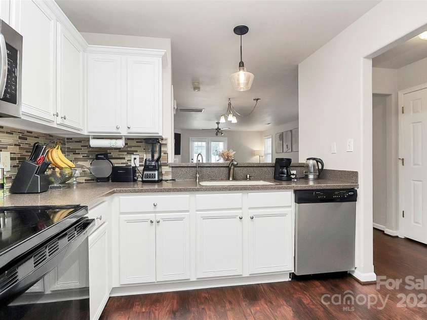 7707 Brisbane Court, Charlotte, NC 28215.  MLS# CAR4290159, YatesRealty ID 32716. 